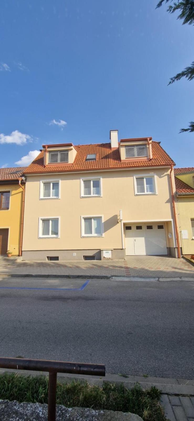 Pod Vinici Hotel Mikulov Exterior photo